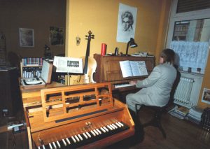 Knut Maurer im Arbeitszimmer in Karlsruhe